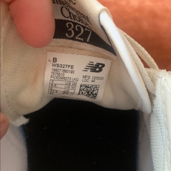 New Balance 327 women’s sneakers size 7 - Picture 7 of 10